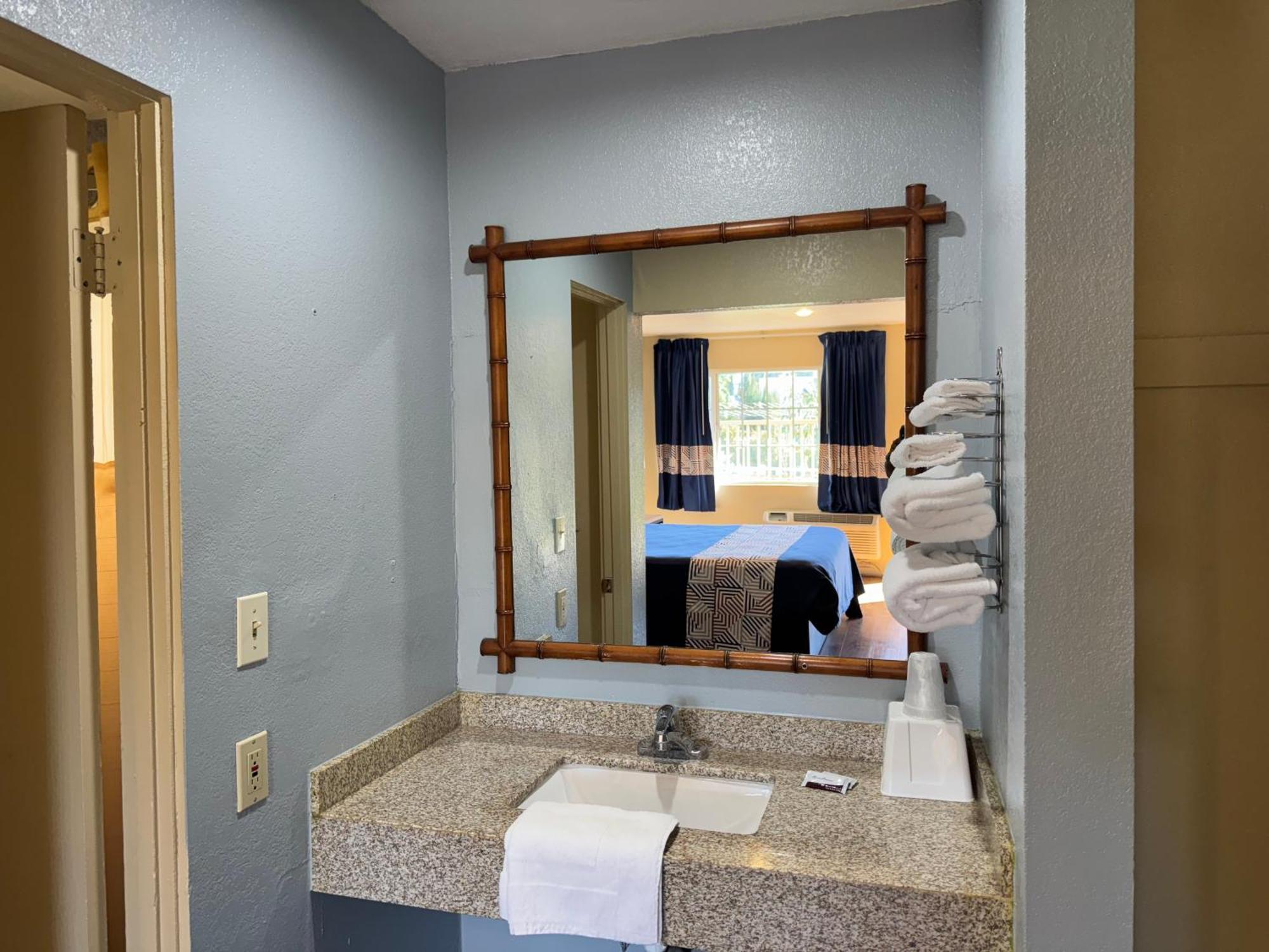 Discovery Inn Modesto Δωμάτιο φωτογραφία